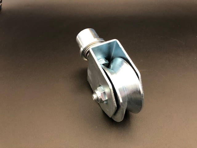 Rueda giratoria canal angular para puerta corredera